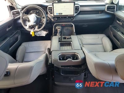 Zdjęcie 8 z 11 samochodu: 2024 TOYOTA TUNDRA CREWMAX SR VIN:5TFLA5AB5RX034897 - miniatura