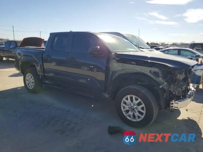 Czwarte zdjęcie samochodu z boku: 2025 TOYOTA TACOMA DOUBLE CAB VIN:3TYKD5HN3ST028468 - miniatura