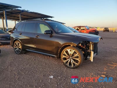 Czwarte zdjęcie samochodu z boku: 2024 BMW X7 M60I VIN:5UX33EM04R9V48943 - miniatura