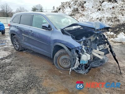 Czwarte zdjęcie samochodu z boku: 2017 TOYOTA HIGHLANDER XLE VIN:5TDJZRFH0HS360535 - miniatura