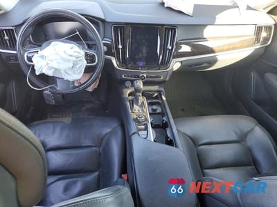 Zdjęcie 8 z 13 samochodu: 2018 VOLVO S90 T5 MOMENTUM VIN:LVY982MK2JP035289 - miniatura
