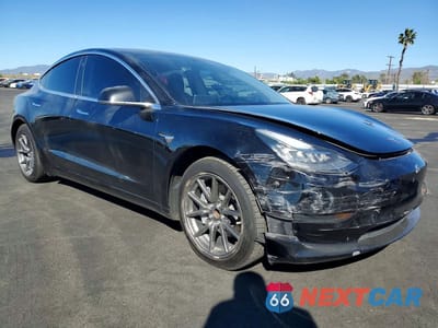 Czwarte zdjęcie samochodu z boku: 2018 TESLA MODEL 3 VIN:5YJ3E1EA2JF051766 - miniatura