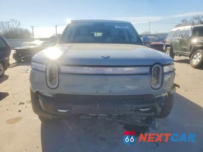 Piąte zdjęcie samochodu w środku: 2024 RIVIAN R1S ADVENTURE VIN:7PDSGABA8RN039136 - miniatura
