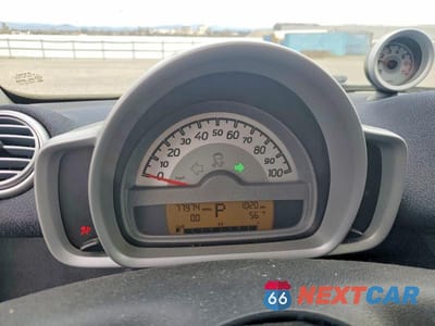 Zdjęcie 9 z 12 samochodu: 2013 SMART FORTWO PURE VIN:WMEEJ3BA6DK633916 - miniatura