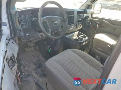 Zdjęcie 8 z 13 samochodu: 2017 CHEVROLET EXPRESS 2500 CARGO DELIVERY VAN VIN:1GCWGAF13H1325386 - miniatura
