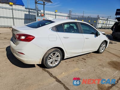 Trzecie zdjęcie samochodu z tyłu: 2019 CHEVROLET CRUZE LT VIN:1G1BE5SM2K7117184 - miniatura
