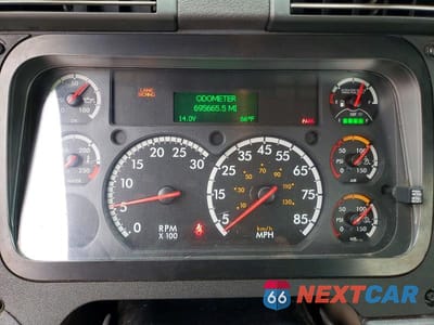 Zdjęcie 8 z 10 samochodu: 2016 FREIGHTLINER CASCADIA 125 SEMI TRUCK VIN:1FUBGEDV7GLHC5652 - miniatura