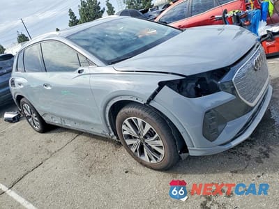 Czwarte zdjęcie samochodu z boku: 2023 AUDI Q4 E-TRON PREMIUM PLUS VIN:WA1BCBFZ0PP025073 - miniatura