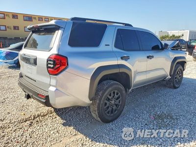 Trzecie zdjęcie samochodu z tyłu: 2025 TOYOTA 4RUNNER SR5 VIN:JTEVA5BR5S5005143 - miniatura