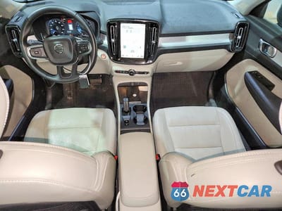Zdjęcie 8 z 12 samochodu: 2021 VOLVO XC40 T5 MOMENTUM VIN:YV4162UK5M2522530 - miniatura