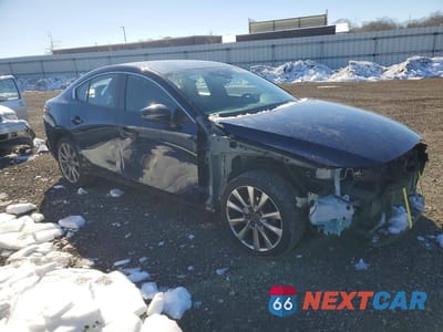 Czwarte zdjęcie samochodu z boku: 2019 MAZDA 3 PREFERRED PLUS VIN:JM1BPACL7K1106930 - miniatura