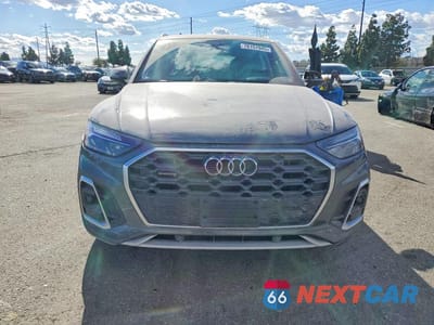 Piąte zdjęcie samochodu w środku: 2024 AUDI Q5 E PREMIUM 55 VIN:WA1G2AFY3R2106076 - miniatura