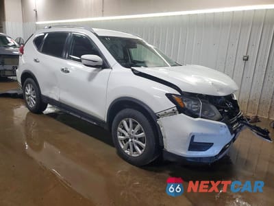 Czwarte zdjęcie samochodu z boku: 2020 NISSAN ROGUE SV VIN:5N1AT2MV0LC744645 - miniatura