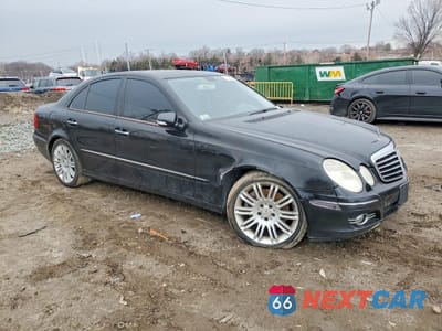 Czwarte zdjęcie samochodu z boku: 2007 MERCEDES-BENZ E 550 4MATIC VIN:WDBUF90X47B172272 - miniatura
