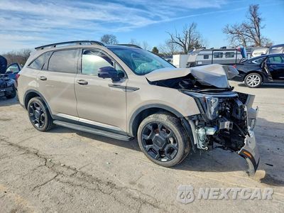 Czwarte zdjęcie samochodu z boku: 2025 KIA SORENTO X-LINE SX VIN:5XYRKDJFXSG350003 - miniatura