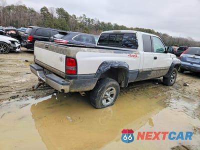 Trzecie zdjęcie samochodu z tyłu: 2001 DODGE RAM 1500 VIN:3B7HF13Z11M553840 - miniatura