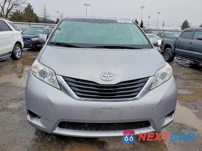 Piąte zdjęcie samochodu w środku: 2013 TOYOTA SIENNA LE 8-PASSENGER VIN:5TDKK3DC0DS310810 - miniatura