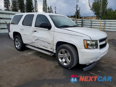 Czwarte zdjęcie samochodu z boku: 2011 CHEVROLET TAHOE SPECIAL VIN:1GNSK2E0XBR216239 - miniatura