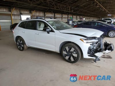 Czwarte zdjęcie samochodu z boku: 2024 VOLVO XC60 PLUS VIN:YV4H60DL2R1878118 - miniatura