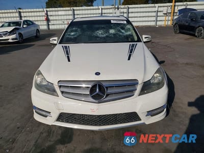 Piąte zdjęcie samochodu w środku: 2012 MERCEDES-BENZ C 250 VIN:WDDGF4HB7CR211745 - miniatura