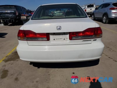 Zdjęcie 6 z 12 samochodu: 2002 HONDA ACCORD EX VIN:1HGCG165X2A052199 - miniatura