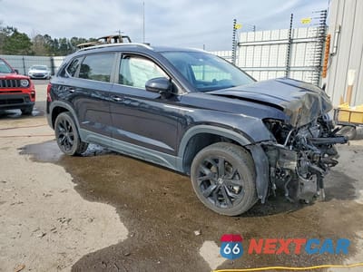 Czwarte zdjęcie samochodu z boku: 2023 VOLKSWAGEN TAOS SE VIN:3VVEX7B21PM348410 - miniatura