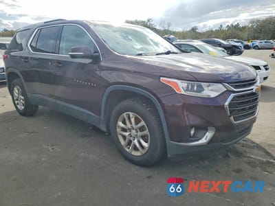 Czwarte zdjęcie samochodu z boku: 2018 CHEVROLET TRAVERSE LT VIN:1GNERGKW3JJ179661 - miniatura