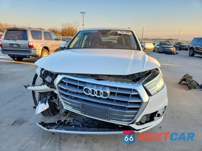Piąte zdjęcie samochodu w środku: 2018 AUDI Q5 PREMIUM VIN:WA1ANAFYXJ2101720 - miniatura