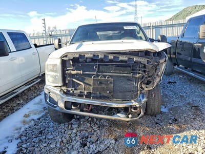Piąte zdjęcie samochodu w środku: 2011 FORD F350 SUPER DUTY UTILITY / SERVICE TRUCK VIN:1FT8W3BT8BEB66802 - miniatura