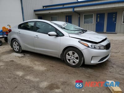 Czwarte zdjęcie samochodu z boku: 2018 KIA FORTE LX VIN:3KPFL4A70JE212281 - miniatura