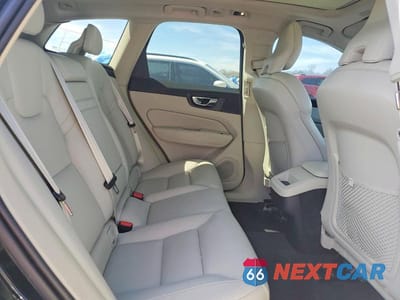 Zdjęcie 11 z 12 samochodu: 2019 VOLVO XC60 T5 MOMENTUM VIN:LYV102DKXKB251593 - miniatura