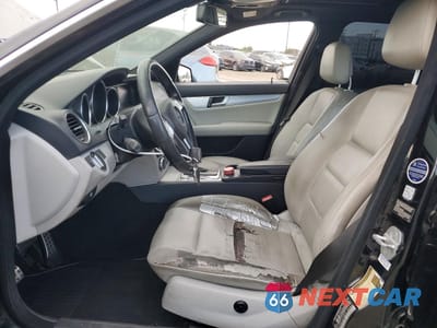 Zdjęcie 7 z 13 samochodu: 2012 MERCEDES-BENZ C 250 VIN:WDDGF4HB1CA724715 - miniatura