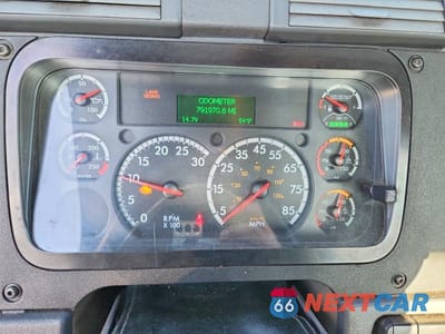 Zdjęcie 8 z 10 samochodu: 2016 FREIGHTLINER CASCADIA 125 SEMI TRUCK VIN:1FUBGEDV6GLHC5674 - miniatura