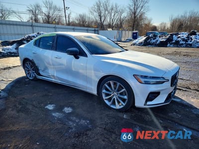 Czwarte zdjęcie samochodu z boku: 2021 VOLVO S60 T5 MOMENTUM VIN:7JR102TZ9MG113437 - miniatura