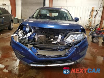 Piąte zdjęcie samochodu w środku: 2018 NISSAN ROGUE S VIN:KNMAT2MV1JP535246 - miniatura