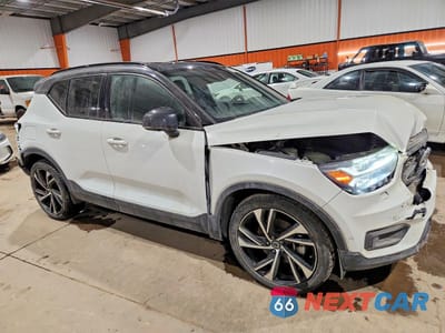 Czwarte zdjęcie samochodu z boku: 2020 VOLVO TRUCK/VAN XC40 R-DESIGN T5 4DR VIN:YV4162UM3L2222551 - miniatura