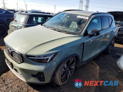 2025 VOLVO XC40 PLUS YV4L12UC9S2455735 - główne zdjęcie licytacji z USA - miniatura
