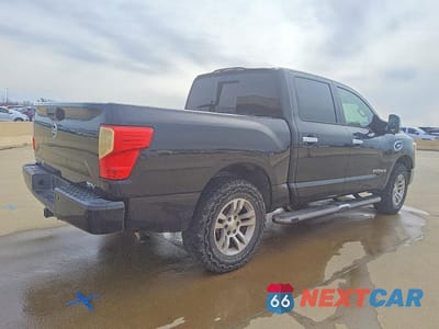 Trzecie zdjęcie samochodu z tyłu: 2017 NISSAN TITAN SV VIN:1N6AA1E61HN500555 - miniatura