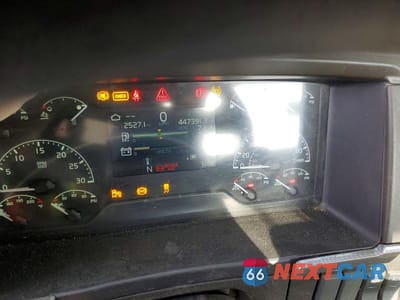 Zdjęcie 8 z 10 samochodu: 2020 VOLVO VNR SEMI TRUCK VIN:4V4WC9EG3LN266734 - miniatura