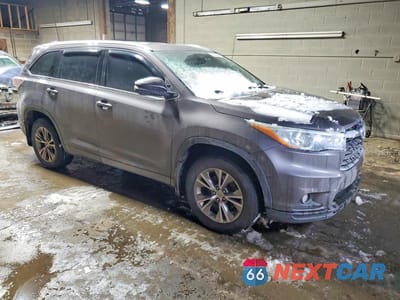 Czwarte zdjęcie samochodu z boku: 2015 TOYOTA HIGHLANDER XLE VIN:5TDJKRFH3FS147077 - miniatura