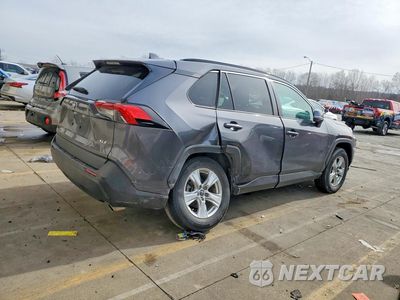 Trzecie zdjęcie samochodu z tyłu: 2021 TOYOTA RAV4 XLE VIN:2T3W1RFV2MW119197 - miniatura