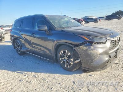 Czwarte zdjęcie samochodu z boku: 2022 TOYOTA HIGHLANDER XLE VIN:5TDGZRAH8NS558597 - miniatura