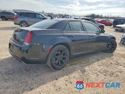 Trzecie zdjęcie samochodu z tyłu: 2019 CHRYSLER 300 TOURING VIN:2C3CCAAG3KH682929 - miniatura