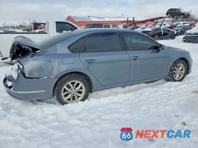 Trzecie zdjęcie samochodu z tyłu: 2018 VOLKSWAGEN PASSAT S VIN:1VWAA7A3XJC027500 - miniatura