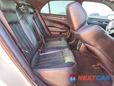 Zdjęcie 10 z 12 samochodu: 2019 CHRYSLER 300 S VIN:2C3CCABG0KH639874 - miniatura