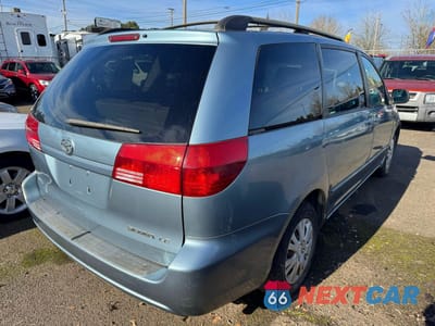 Czwarte zdjęcie samochodu z boku: 2004 TOYOTA SIENNA CE VIN:5TDZA23C64S209476 - miniatura