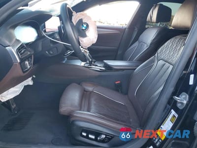 Zdjęcie 7 z 12 samochodu: 2019 BMW M550XI VIN:WBAJB9C52KB465023 - miniatura