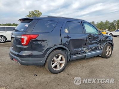 Trzecie zdjęcie samochodu z tyłu: 2019 FORD EXPLORER XLT VIN:1FM5K7D81KGA49660 - miniatura