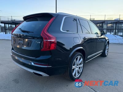 Czwarte zdjęcie samochodu z boku: 2018 VOLVO XC90 T6 VIN:YV4A22PL3J1209333 - miniatura