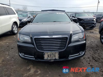 Piąte zdjęcie samochodu w środku: 2014 CHRYSLER 300 S VIN:2C3CCAGGXEH384017 - miniatura